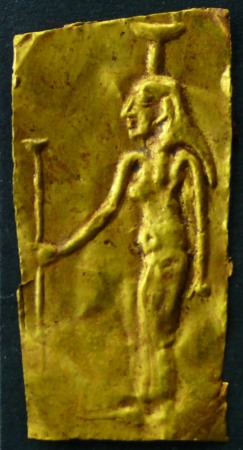 Egypte - Epoque ptolémaïque - Plaquette en or (Déesse Isis) - 305 / 30 av. J.-C.