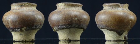 Islamique - Vase à onguents en terre cuite émaillée - 13ème siècle