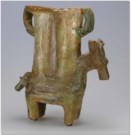 Fin d'époque romaine - Animal en verre surmonté d'un double lacrymoire 