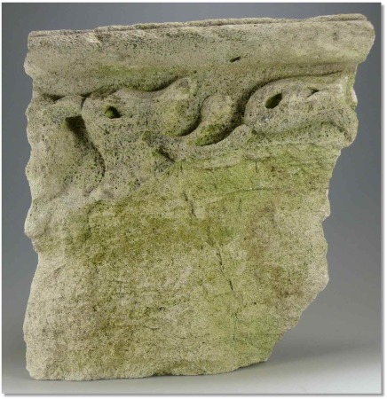 Moyen-Age - Fragment de bas relief en pierre.